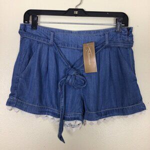NWT Blue Rain Shorts Women’s S Small Blue Chambray Crochet Francesca’s